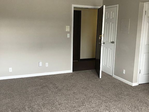 3rd image of 1424 E Walnut St APT 22