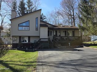 7531 Crestview Dr, Tobyhanna, PA 18466