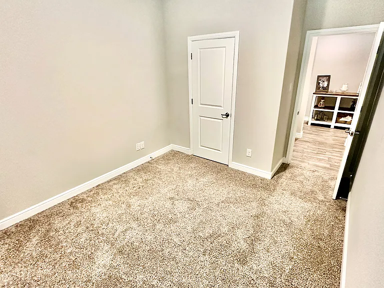 252 Drumcliffe Dr — Photo 11