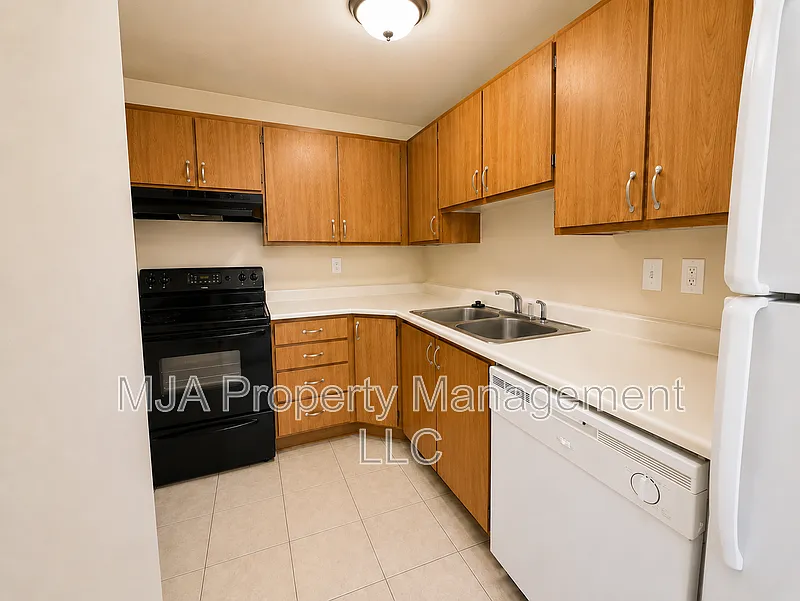 2 bed, 1.0 bath, 900 sqft, $1,025 — Photo 3