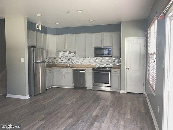 4th image of 151 Brynwood St