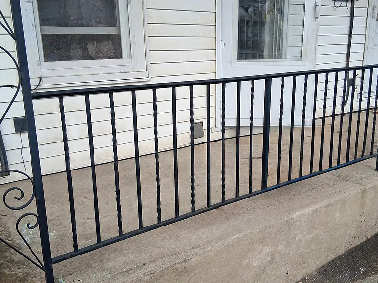 907 Brock St — Photo 1
