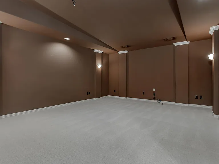 921 Pine Burst Dr — Photo 31