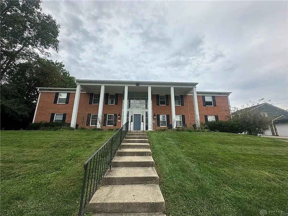 196 Lyons Dr