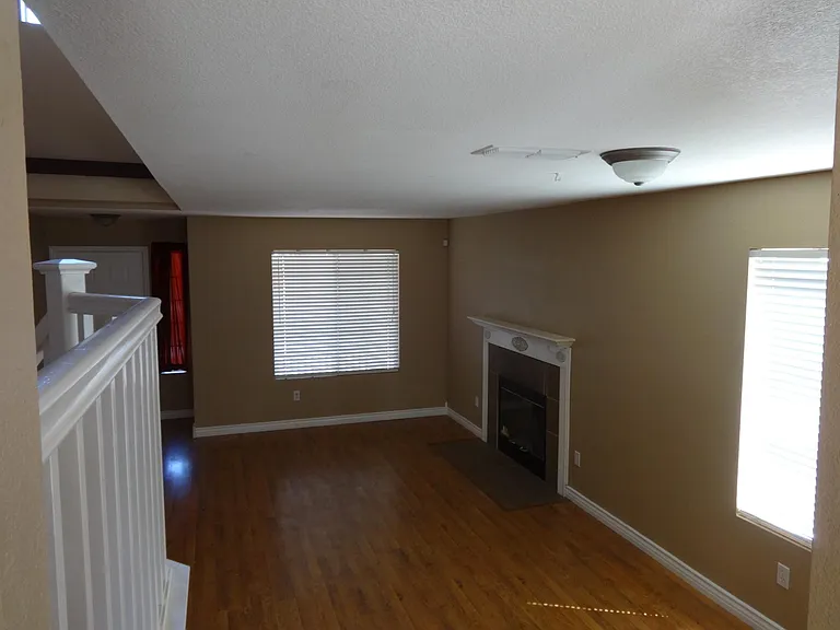 2145 Moore Dr — Photo 4