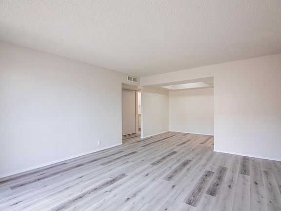 3rd image of 3001 N 36th St APT 212