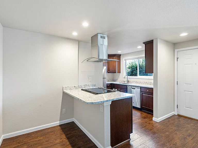 Bayshore Vista Apartments — Photo 5