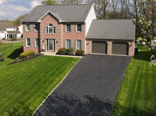 125 Park Place Dr, Sinking Spring, PA 19608