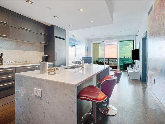 2nd image of 900 Biscayne Blvd APT 4403