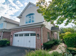90 Waters Edge Ct, Glen Ellyn, IL 60137