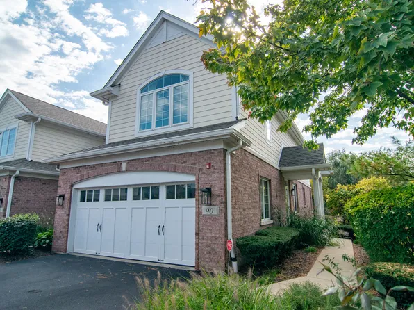 90 Waters Edge Ct, Glen Ellyn, IL 60137
