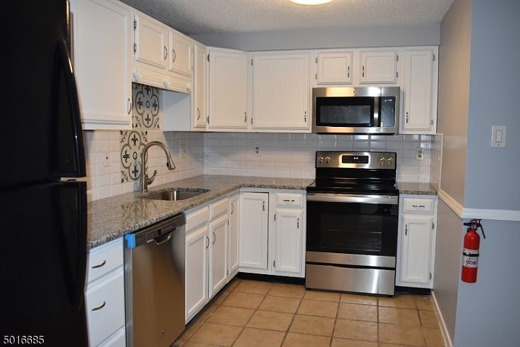 1st image of 10 Liberty Ln #212