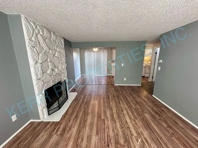 Charming 3-Bedroom Duplex Retreat in Gresham with Spacious Layout! — Photo 3
