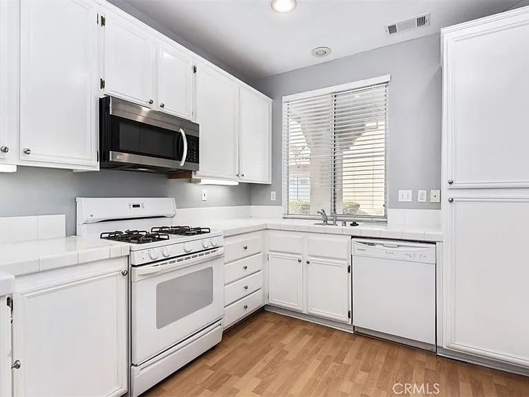437 N Castletown #C — Photo 11