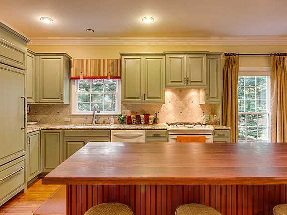 5th image of 11 A Park Village Ln