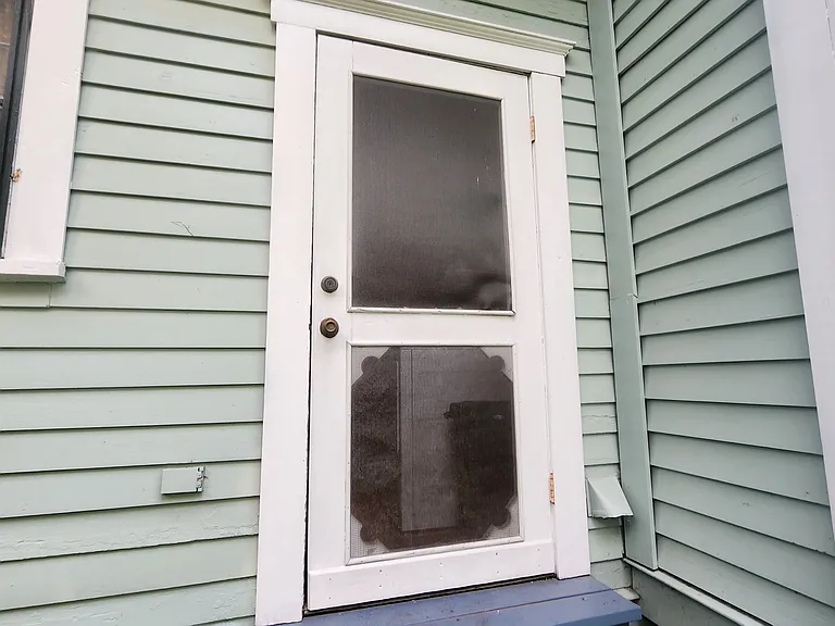 111 NW 7th Ter #C — Photo 14