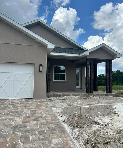 2005 Maverics Dr — Photo 2
