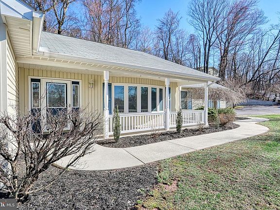 4th image of 232 Lincoln Dr