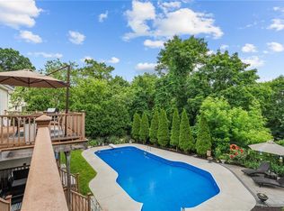 71 Rockridge Rd, Lincoln, RI 02865