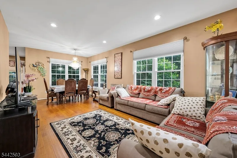 3 bed, 2.5 bath, 2051 sqft, $4,150 — Photo 4