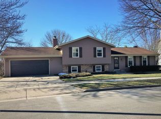 2203 Yvonne St, Waukesha, WI 53188