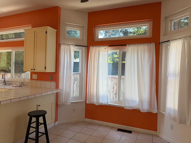 1109 Sikes Ct — Photo 24