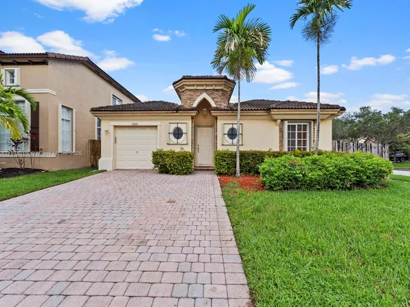 22436 SW 94th Pl, Cutler Bay, FL 33190