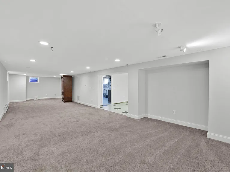 810 Wisteria Dr — Photo 37