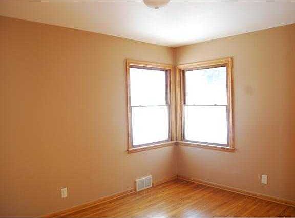 5th image of 1567 Iowa Ave E