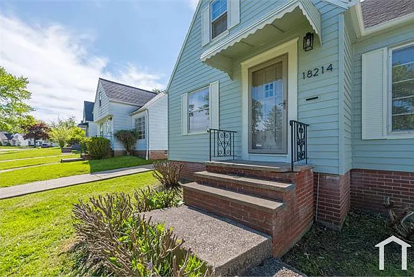 3 bed, 1200 sqft, $2,200 — Photo 3