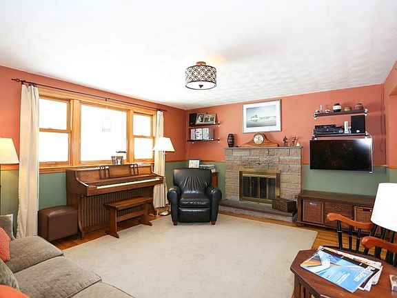 3rd image of 35 Whitelock Dr