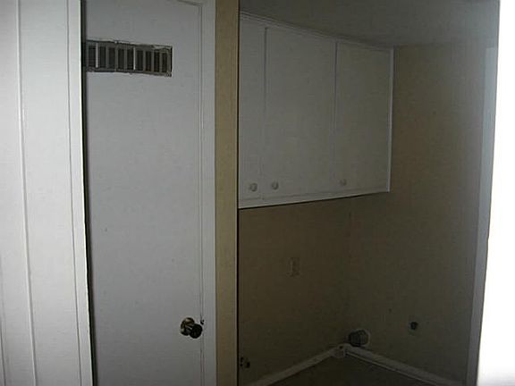 2nd image of 890 Ballinger St