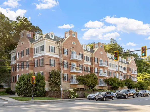 245 Cambridge St Unit 302, Burlington, MA 01803