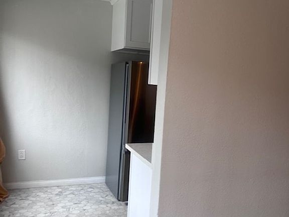 5th image of 4421 Wall St #4423