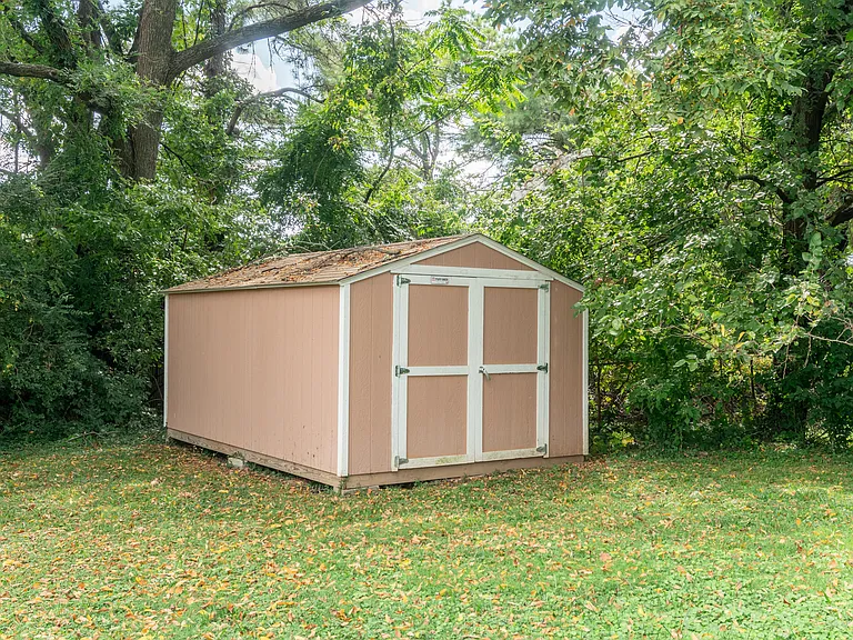Fairlane Dr — Photo 24