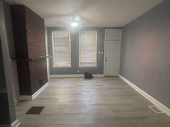 2nd image of 2861 Mutter St