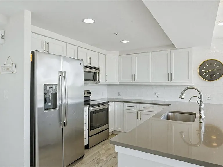 223 Island Way #2D — Photo 8