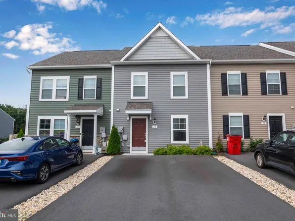 15 Pitch Pine Ct, Bunker Hill, WV 25413