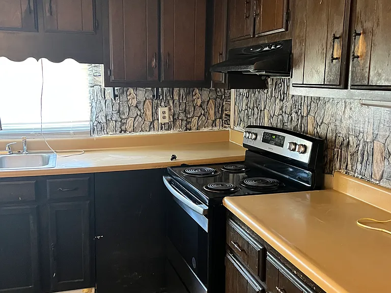 215 Washington Ave — Photo 7