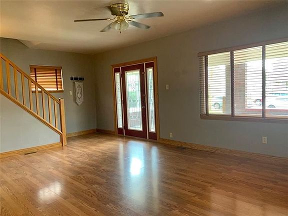 4th image of 211 Hickory Way