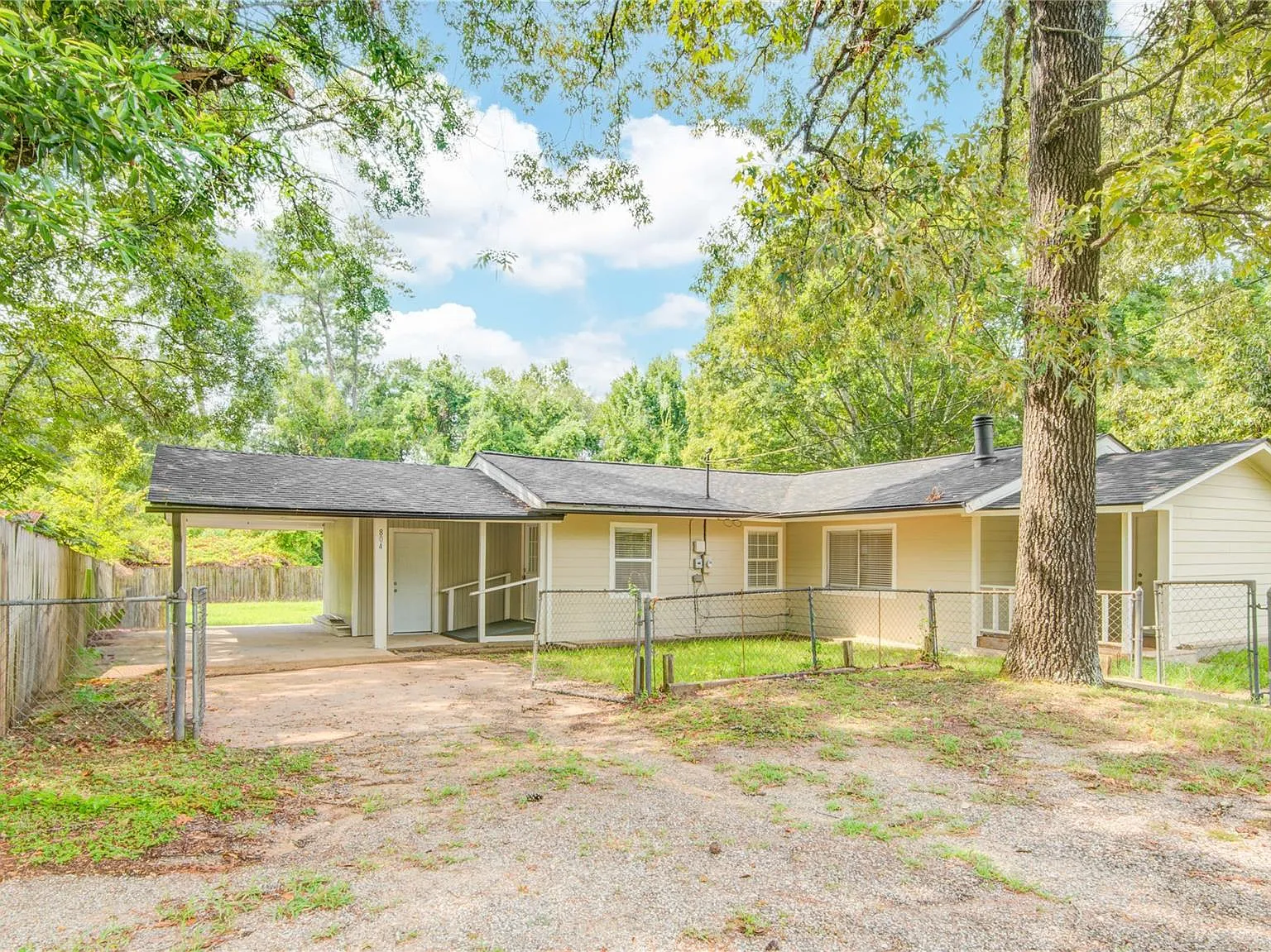 3 bed, 2.0 bath, 1856 sqft, $1,650 — Photo 2