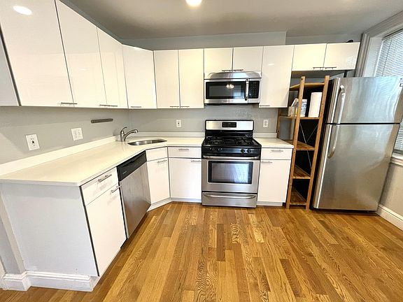 5th image of 124 Berkshire St #4