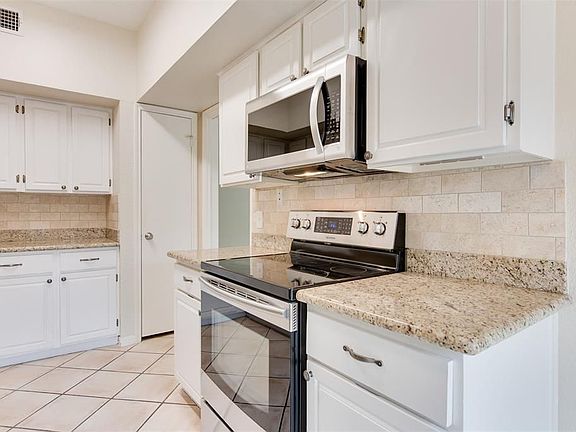4th image of 1330 Augusta Dr APT 25