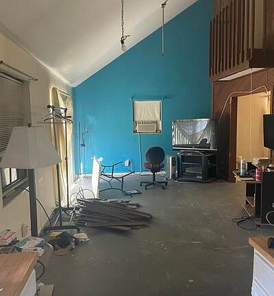 3rd image of 543 SE Crosspoint Drive