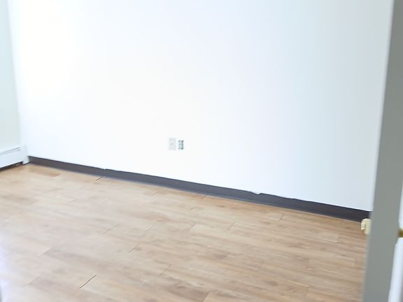 5th image of 202 Davenport Ave #302
