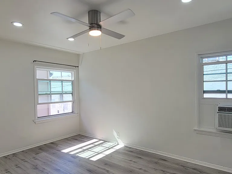 133 N Kings Rd #1/2 — Photo 22