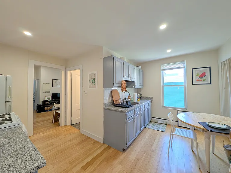 12 Cameron Ave #4 — Photo 5