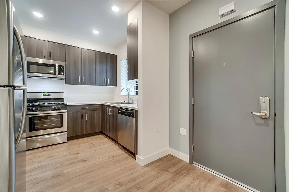 2 bed, 1118 sqft, $2,700 — Photo 3