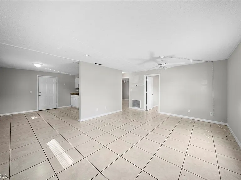 5537 10th Ave — Photo 2