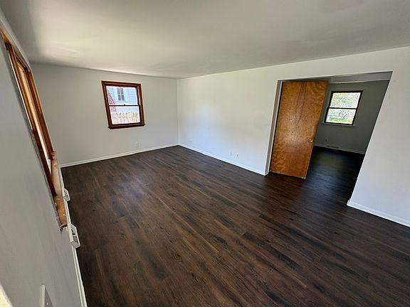 5th image of 805 28th St NE
